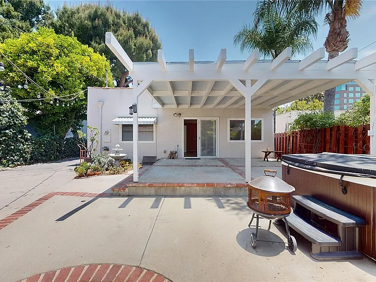 135 N Naomi St — Photo 39