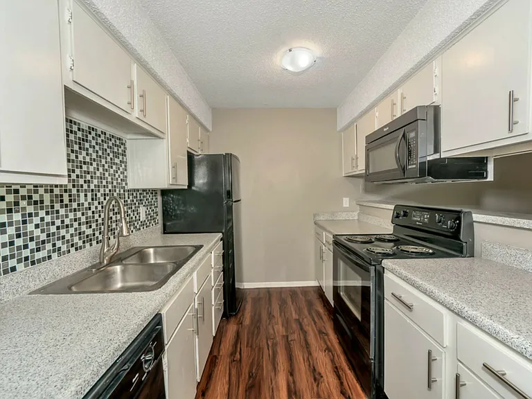 Trinity Pines Apartments — Photo 8