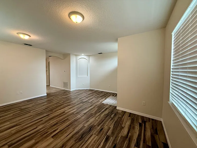811 Krenson Woods Ln — Photo 5