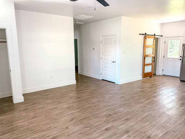 1217 Main St #B — Photo 7