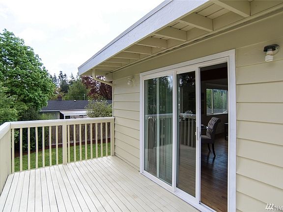 4th image of 252 164th Ave SE