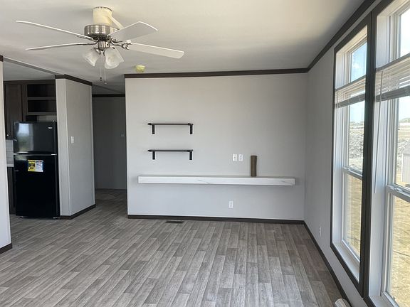 5th image of 129 Pineland Ave #147