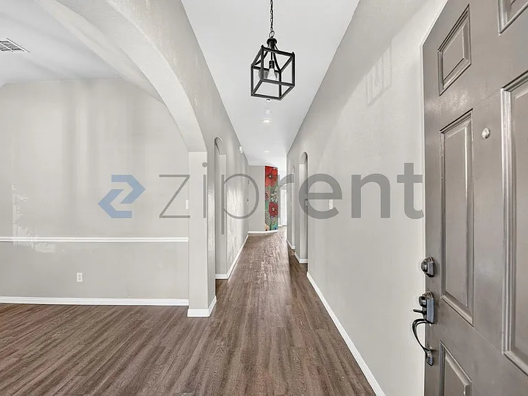 5228 Lake Grove Dr — Photo 4