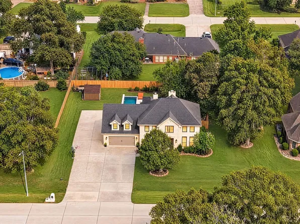 12810 Fisher Dr, Mont Belvieu, TX 77523