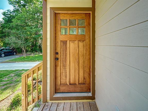 3rd image of 1207 Common Park Dr