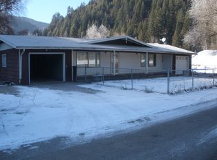 11 Sunset Ave, Silverton, ID 83867