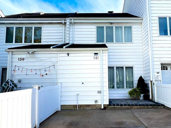 141 Hampton Grn