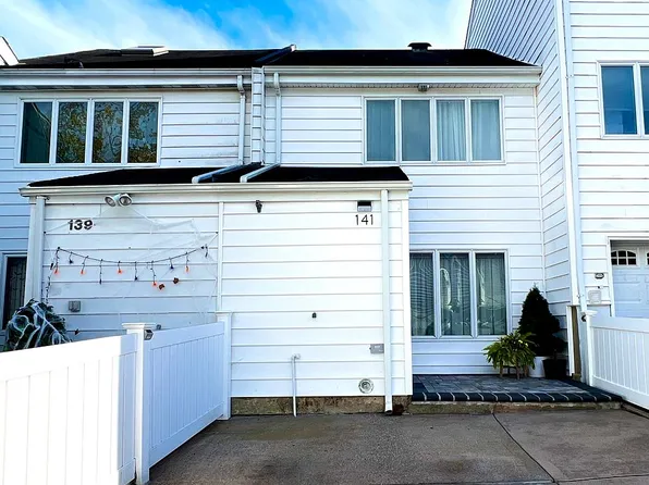 141 Hampton Grn, Staten Island, NY 10312