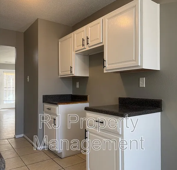 4817 Royal Run Dr — Photo 7