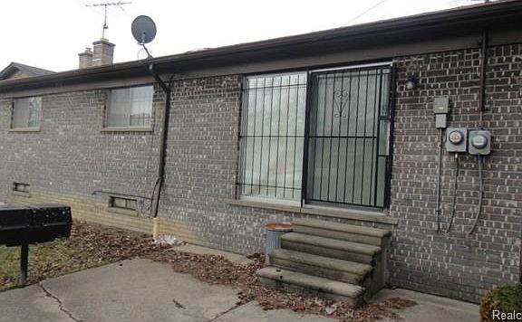 4th image of 19410 Wyoming St