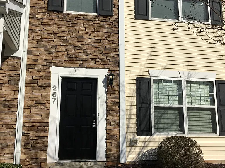 257 Hampshire Downs Dr — Photo 6