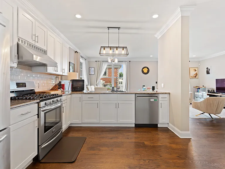 91 W Broad St #13 — Photo 10