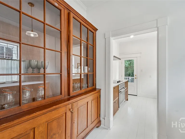211 W 40th St #B — Photo 16