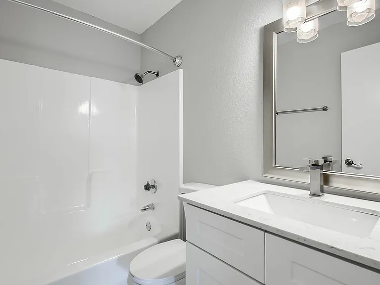 Rise Hillcrest — Photo 8