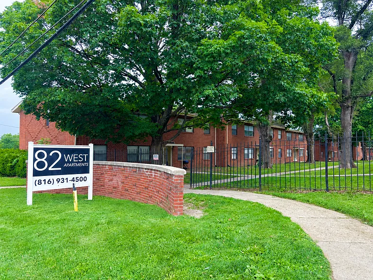 82 West — Photo 1