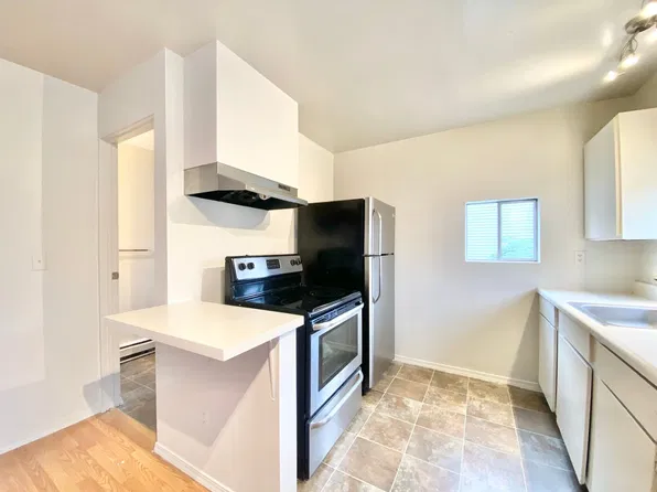 2910 S Byron St, Seattle, WA 98144