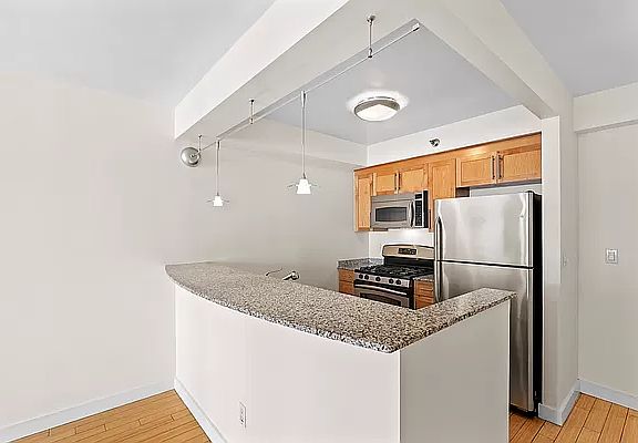 3rd image of 516 W 47th St APT N4g