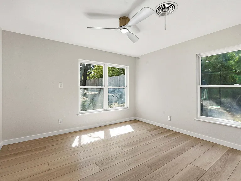 11805 Pollyanna Ave — Photo 18