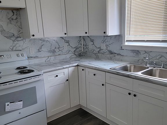4th image of 43 W Charlotte St #1