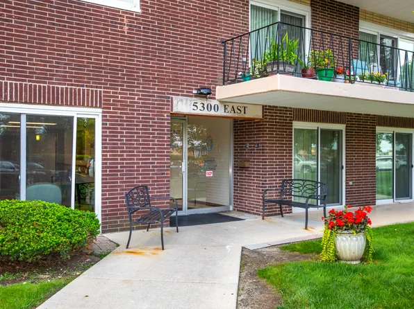 5300 Walnut Ave APT 16C, Downers Grove, IL 60515
