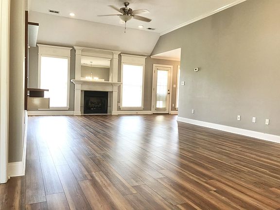 2nd image of 34 Dreamland Pl