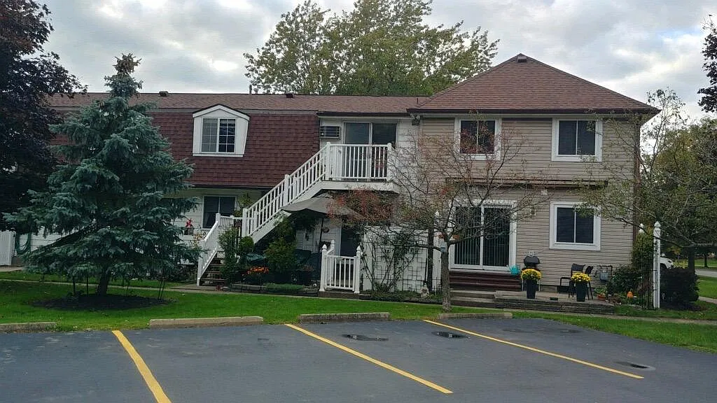 2 bed, 950 sqft, $1,600 — Photo 3
