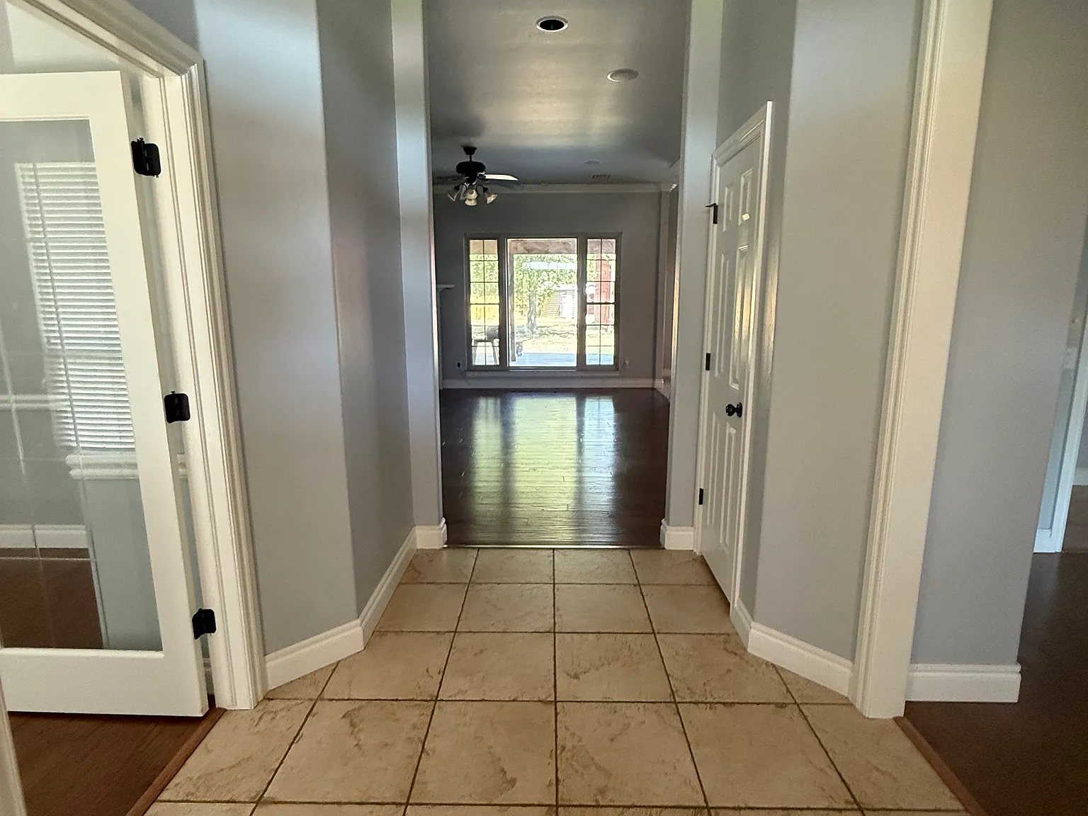 3 bed, 2186 sqft, $2,400 — Photo 2