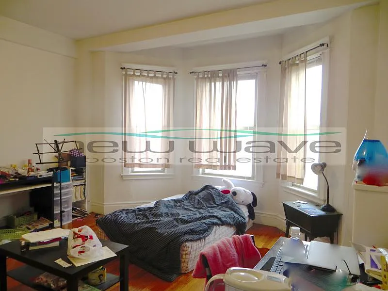 Studio, 400 sqft, $2,400 — Photo 4