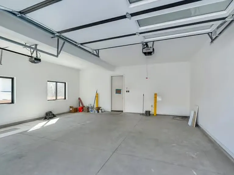 Jocelyn Court Townhomes — Photo 8