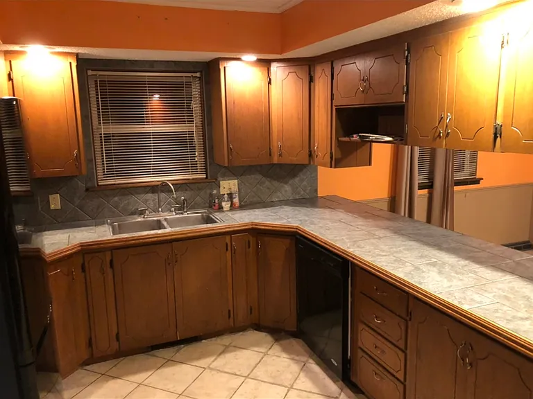 330 E Breckenridge Rd — Photo 9