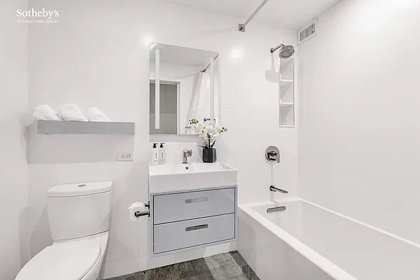 Sold by Sotheby's International Realty | media 10