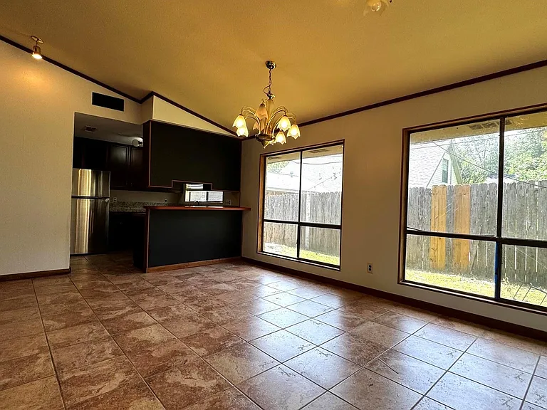 2506 Valley Dr — Photo 5