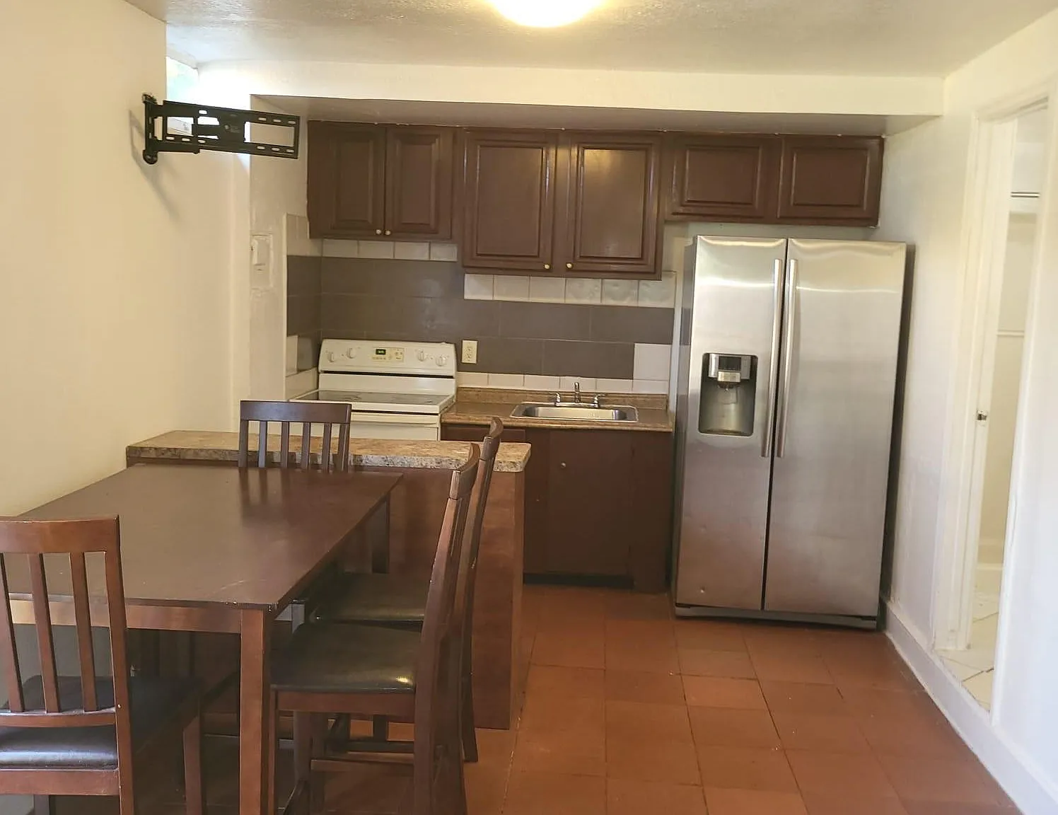 Studio, 1.0 bath, 550 sqft, $1,500 — Photo 3