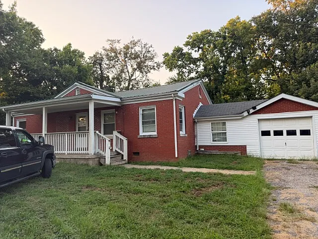 4 bed, 1230 sqft, $2,000 — Photo 1
