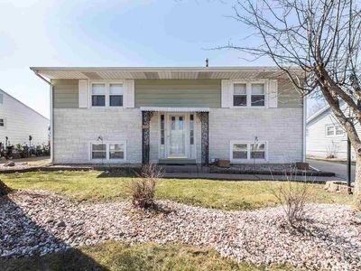 3569 3rd St #A, East Moline, IL, 61244