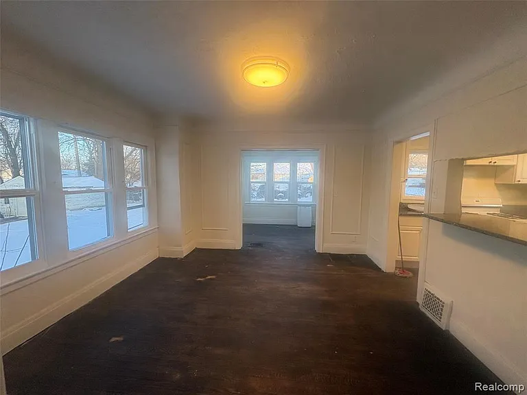 33 S Marshall St — Photo 9