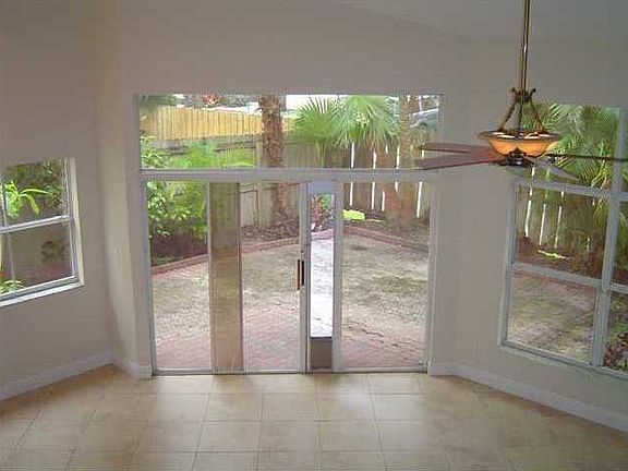 5th image of 3880 Amalfi Dr