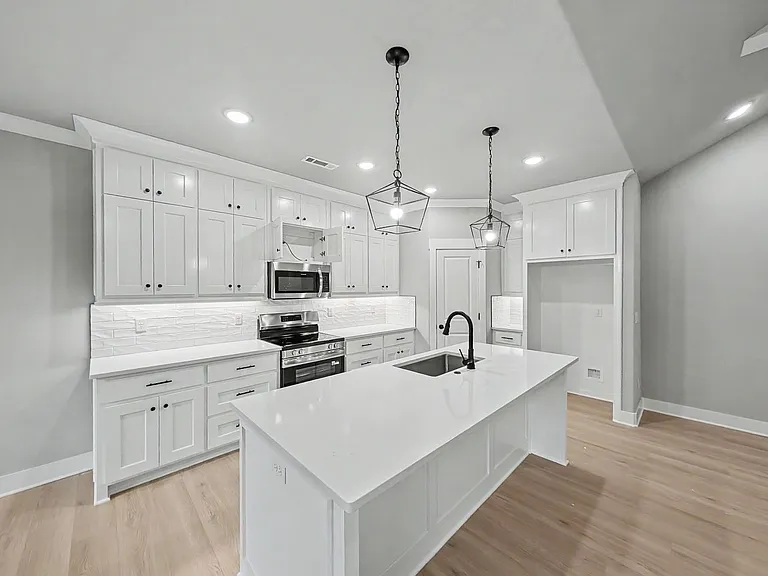 64 Islay Dr — Photo 6