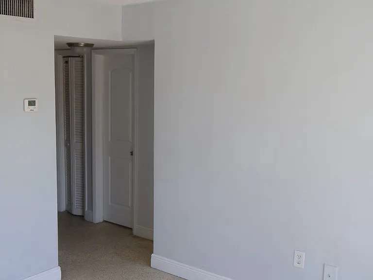 528 SW 6th St #6 — Photo 18