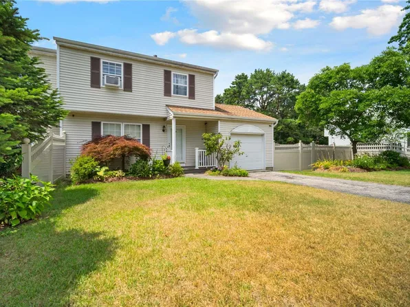 65 Peters Boulevard, Central Islip, NY 11722