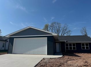 4625 Shambeau Dr, Oshkosh, WI 54901