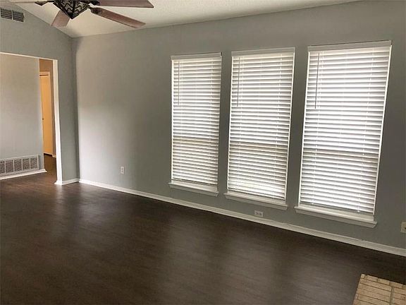 5th image of 915 Shady Creek Ln