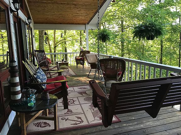 Spacious porch w/lake view