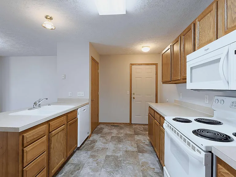8604 Delphinium Ln — Photo 10