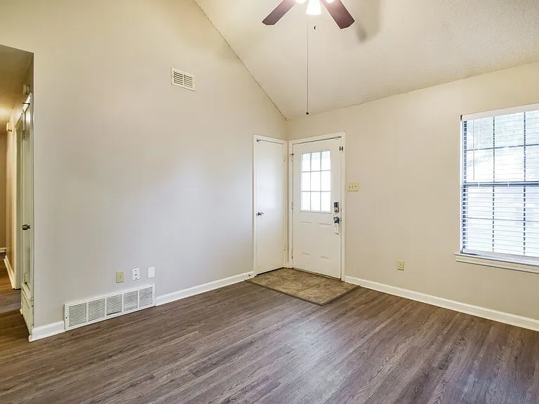 6763 Ashland Dr — Photo 4