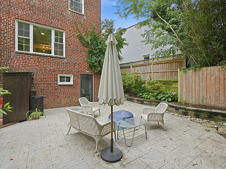 2940 Sycamore St — Photo 22