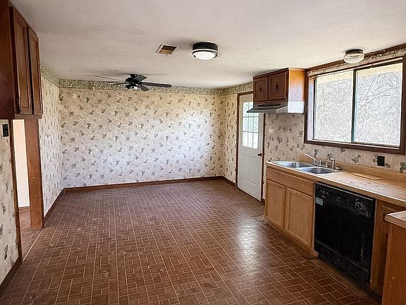 4th image of 7394 Benjestown Rd