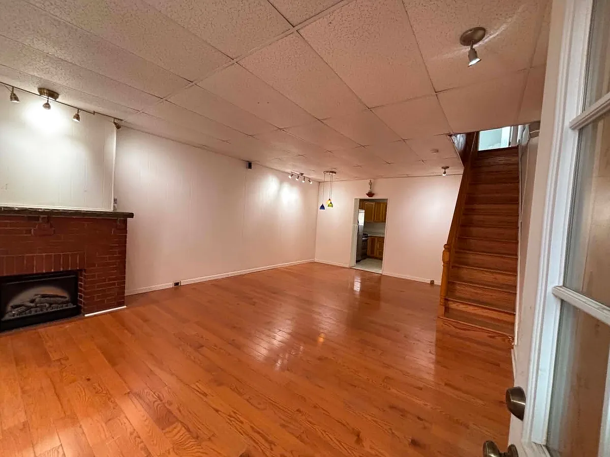 Building Photo - 1320 S 6th St