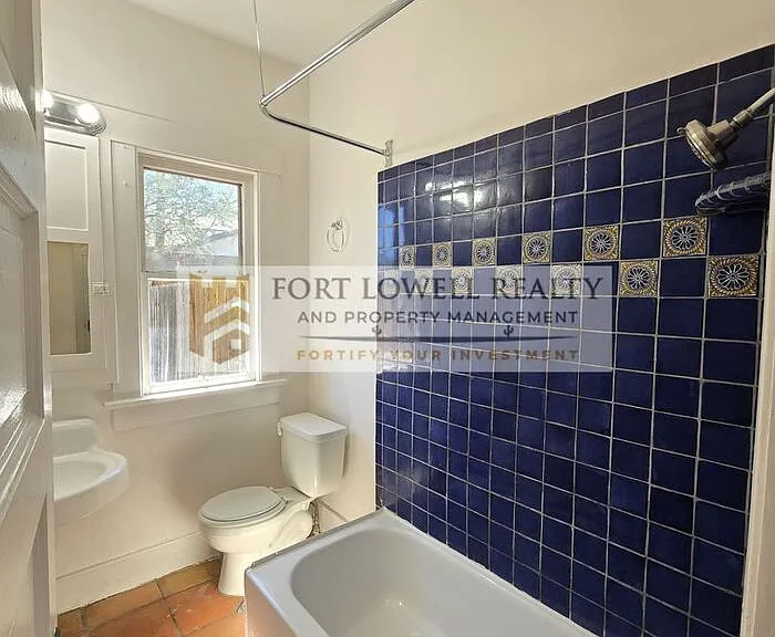 648 E 8th St — Photo 11