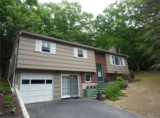 48 Fort Shantok Rd, Uncasville, CT 06382